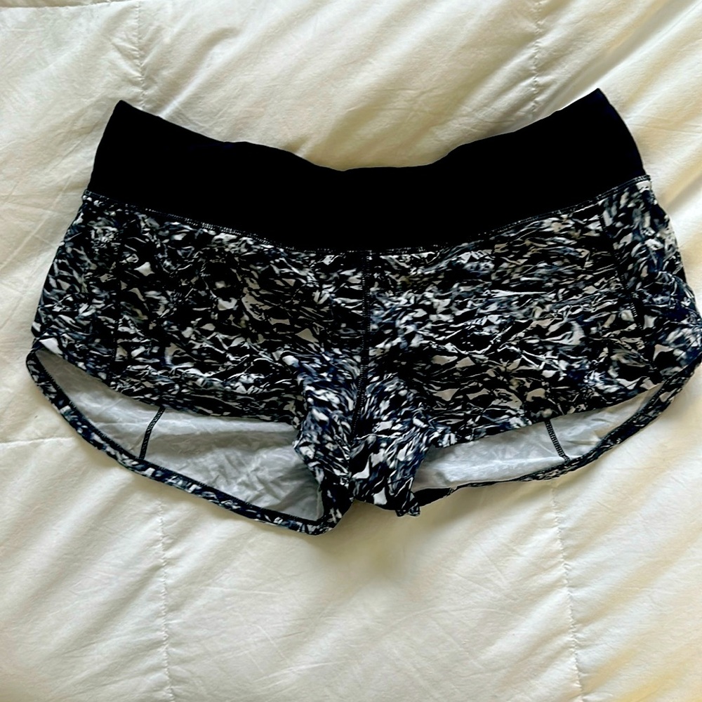 Lululemon women’s speed up short size 6